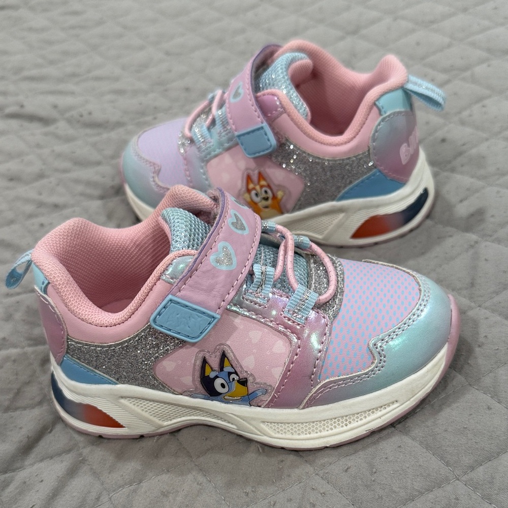 Bluey & Bingo light up sneakers - Picture 2 of 5